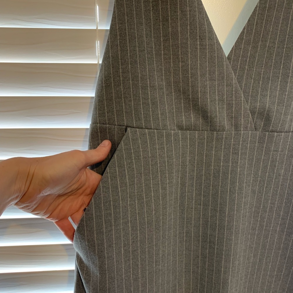 Gray H&M jumper with POCKETS